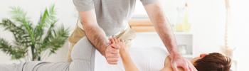 Osteopatía como tratamiento para la Lumbalgia Mecánica en FisioClinics Madrid