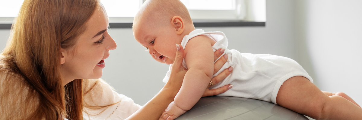 Cómo estimular el movimiento y coordinación en bebés con fisioterapia