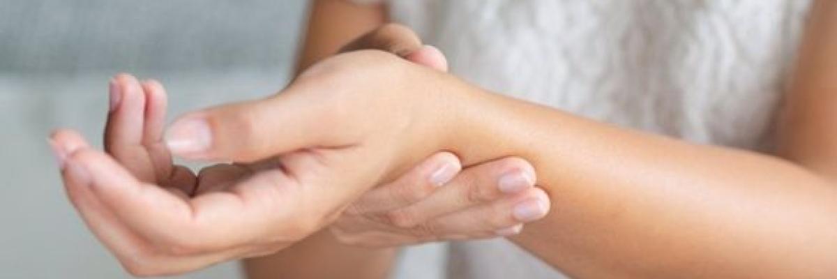 Tratamiento osteopático para el síndrome del túnel carpiano - FisioClinics Madrid